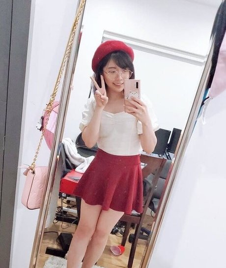 LilyPichu top model pictures