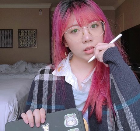 LilyPichu model naked picture