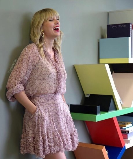 Taylor Swift star perfect photos