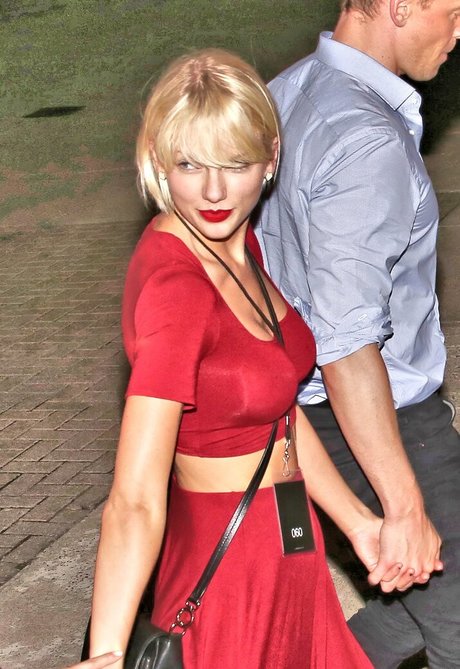 Taylor Swift beautiful pornstar photo