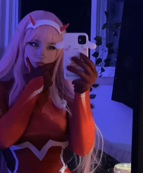 sylvieexo naked pornstar photos