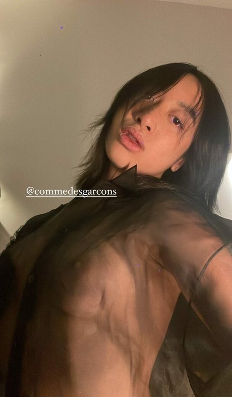 Dieu Linh Vuong naked model image