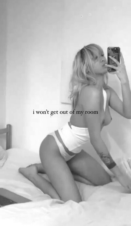 Dieu Linh Vuong model adult pics