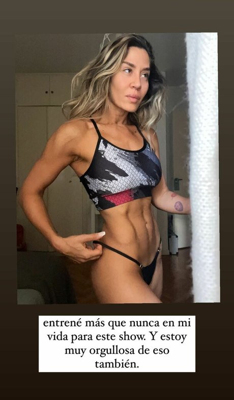 Jimena Baron model art galleries