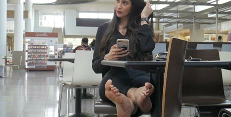 Screensoles model naked image