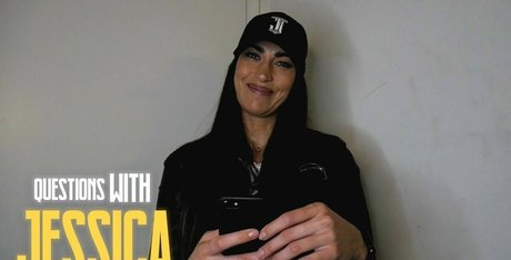 Screensoles model naked pictures