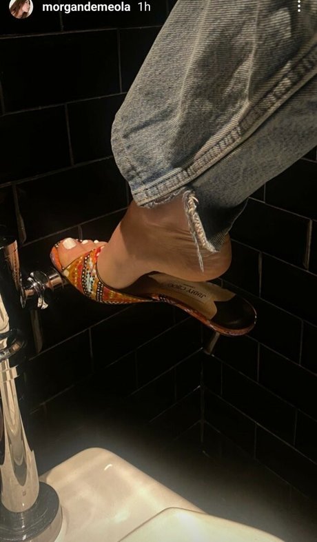 Lindsay Demeola hd model gallery