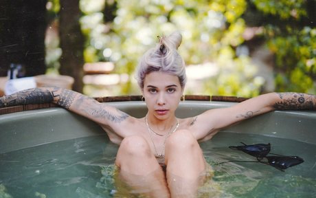 Aygrecia naked actress pictures