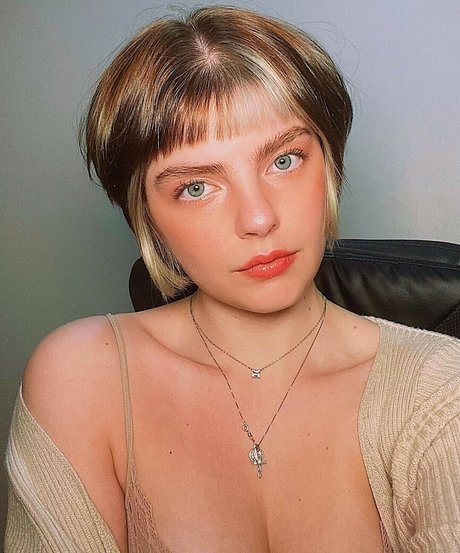 Triz Pariz beautiful actress pics