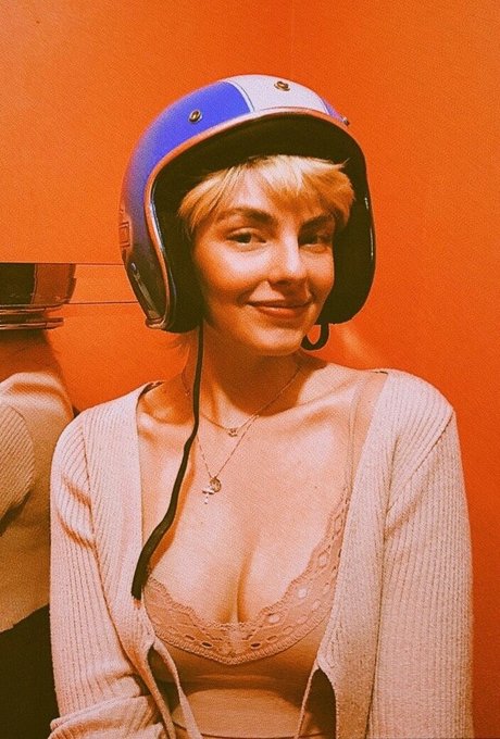 Triz Pariz hot star galleries