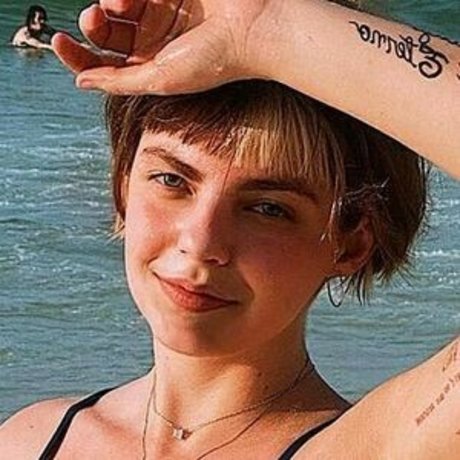 Triz Pariz naked actress photos