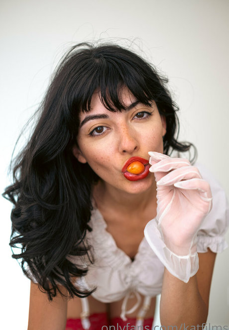 Kat Cabaret star porn image