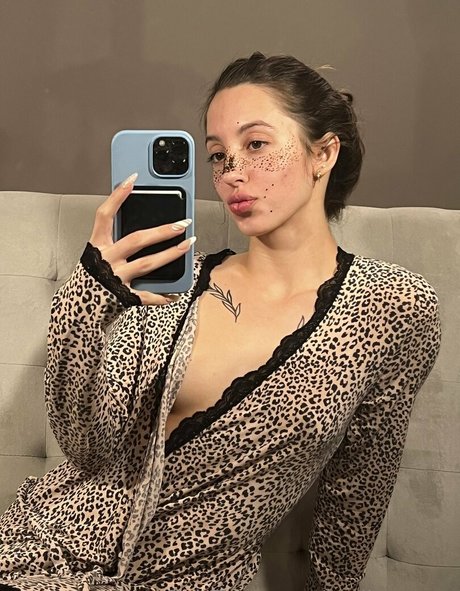 karlimergen nude model photo