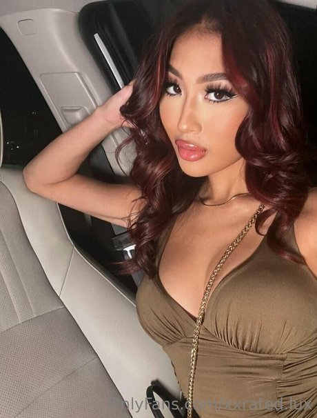 Mina Luxx beautiful star image