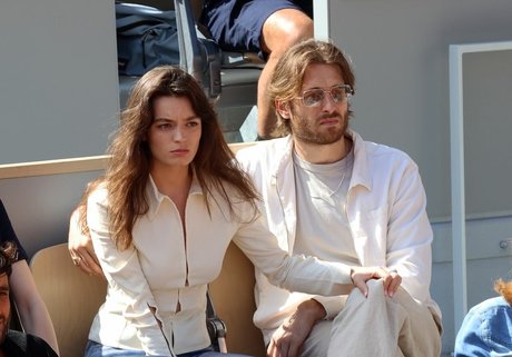 Emma Mackey free model image