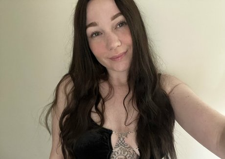 Itsbordie naked pornstar photo