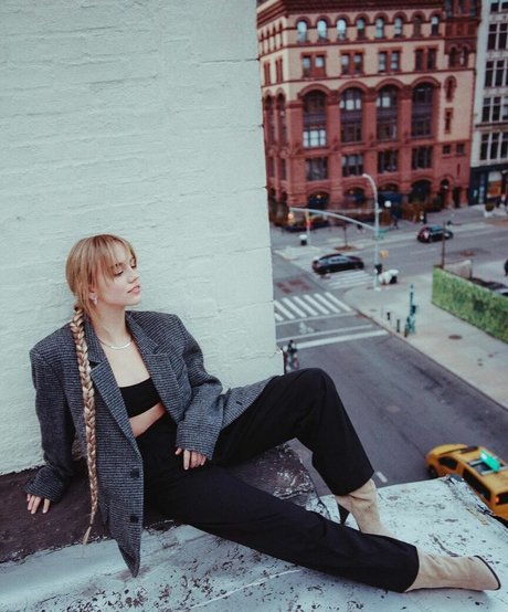 Emma Brooks xxx pornstar picture