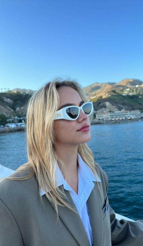 Emma Brooks model art images