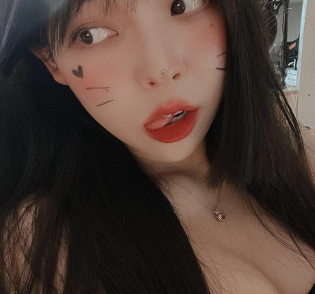 yudiii model erotic pictures