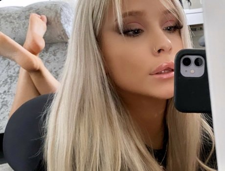 Decadex nude actress pics