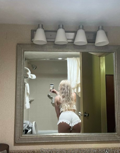 Sn0w bunnyy model sexy pics