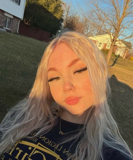 Sn0w bunnyy star sexy picture