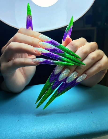 allison alis model naked img