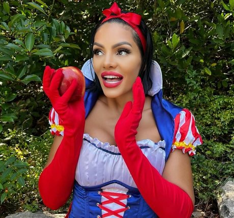 NinaUnrated model art pictures