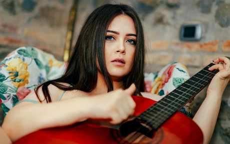 Mayer Lil naked model images