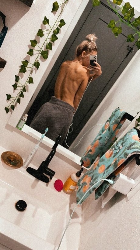 hawaiirae naked pornstar images