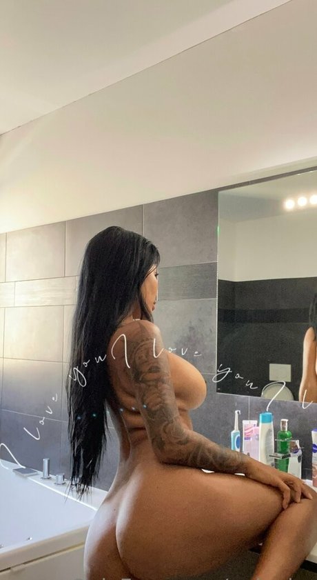 OnlyPim model erotic gallery