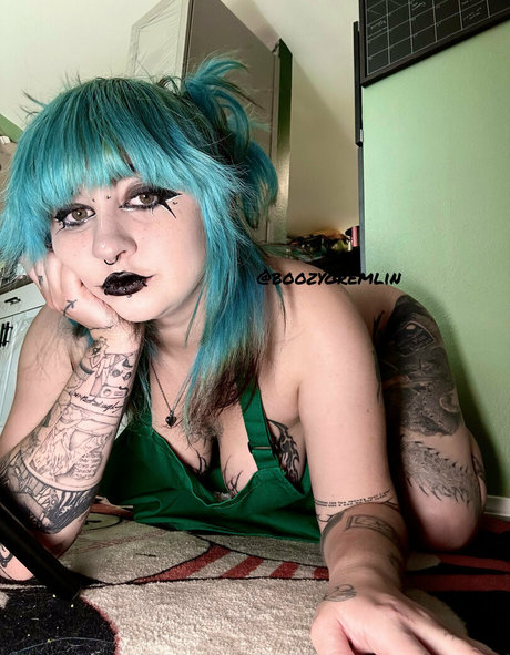 boozygremlin beautiful actress pic