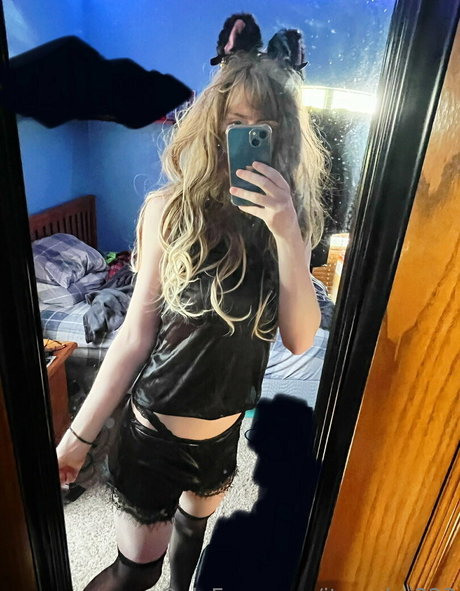 itsmebri223 hot model gallery