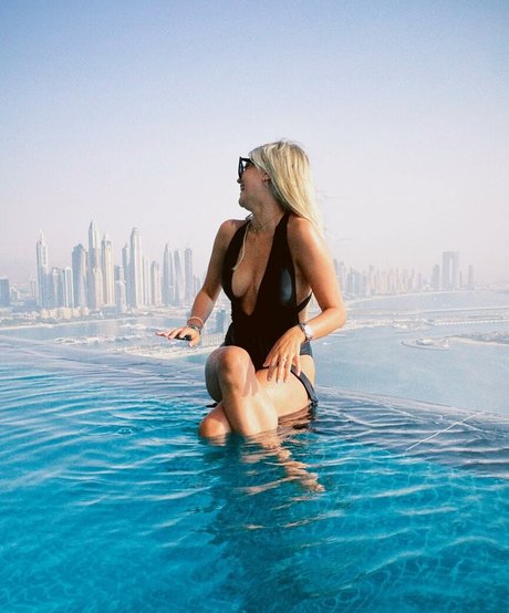 Lucy Fallon beautiful model picture