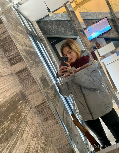 sonyahill star hot picture