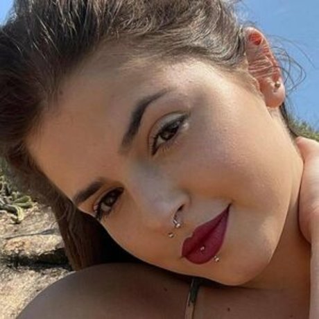 kerolaychavesfree erotic star photos