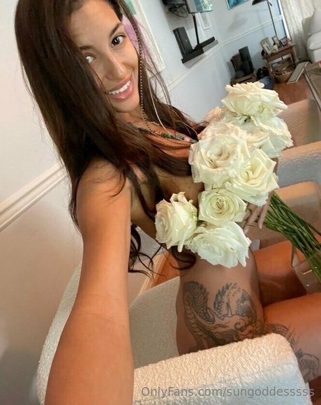 sungoddesssss beautiful model picture