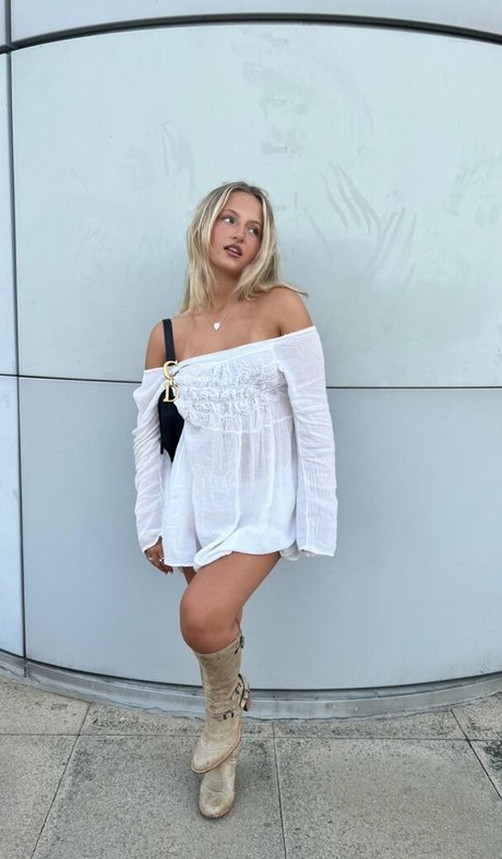 Daisy Campbell exclusive pornstar img