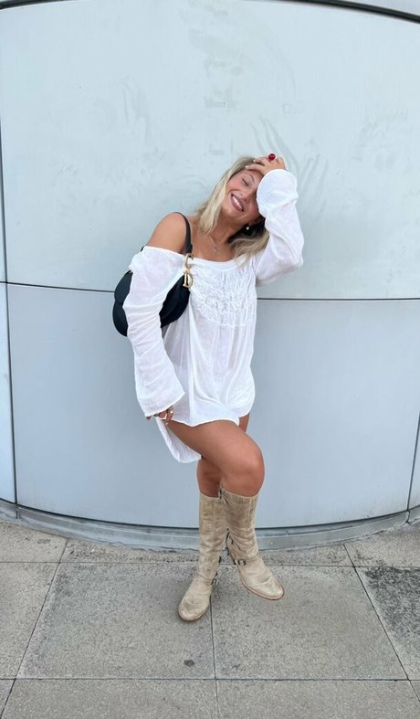 Daisy Campbell pornstar art pictures