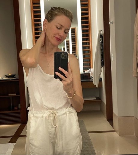 Naomi Watts naked model galleries