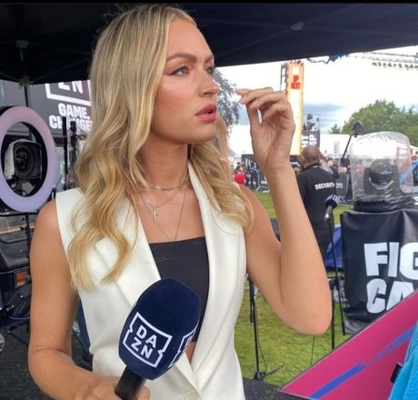 Laura Woods pornstar galleries