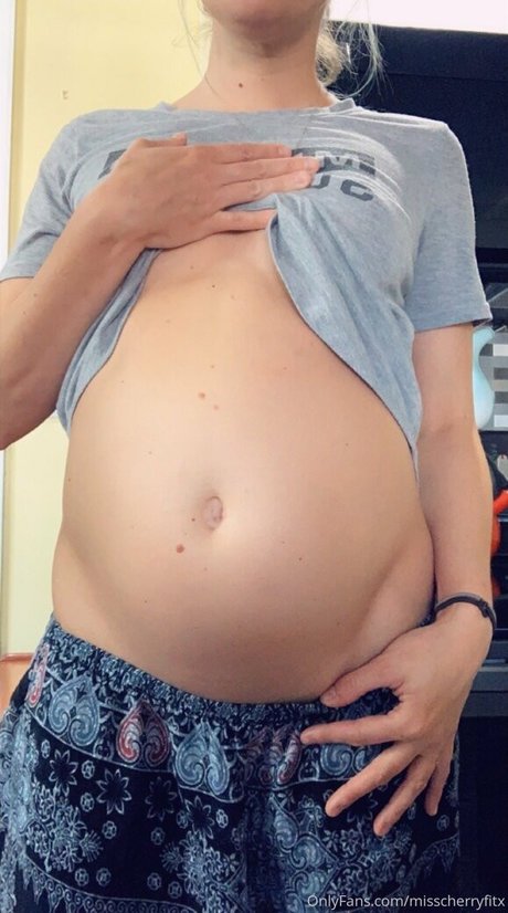 misscherryfitx nice actress photo