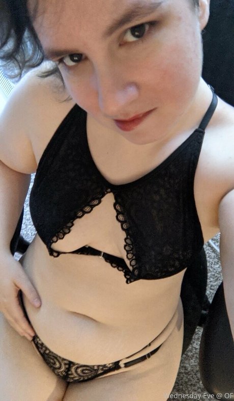 wednesdayeve sexy star img