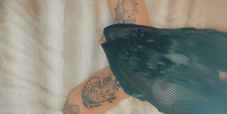 teen lesbian onlyfans sexy picture