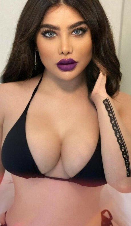 Angie Khoury star pornographic images