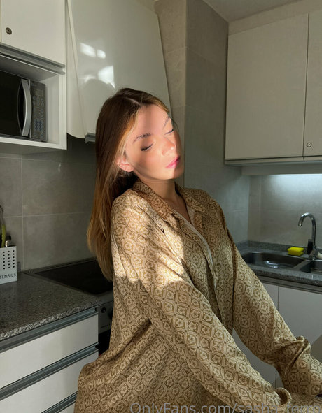 Sasha Ferro pretty model pic