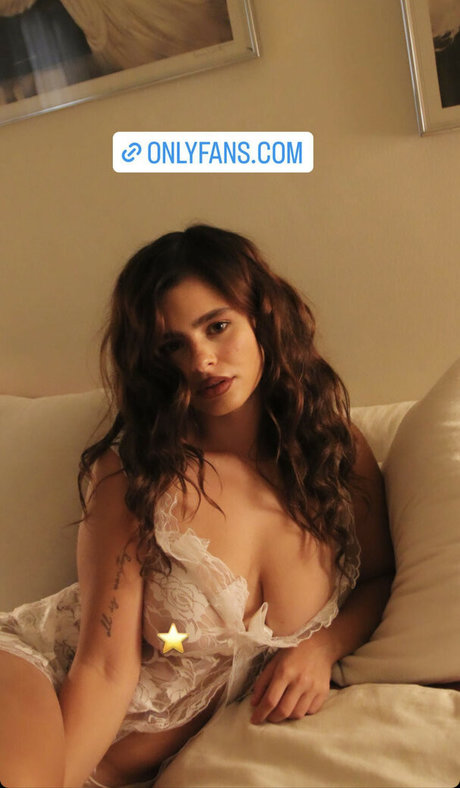 Jacquie Lee erotic actress galleries