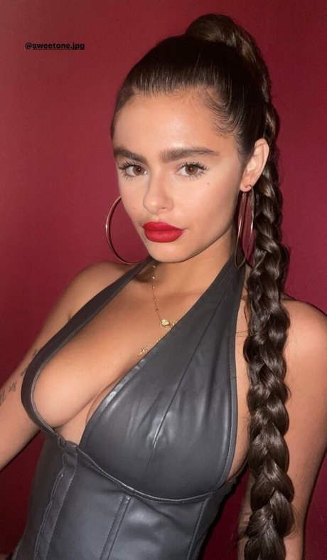 Jacquie Lee star sexy pictures