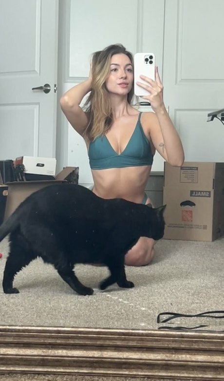 Novaleesi nudes star pictures