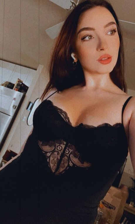 Novaleesi best model pictures